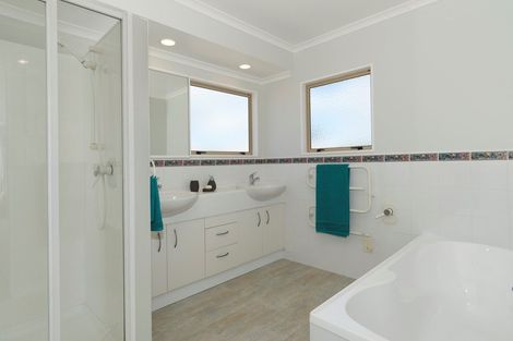 Photo of property in 8 Kippen Way, Mount Maunganui, 3116