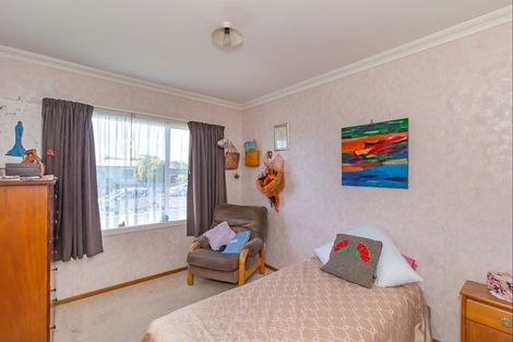 Photo of property in 12 Ross Street, Levin, 5510