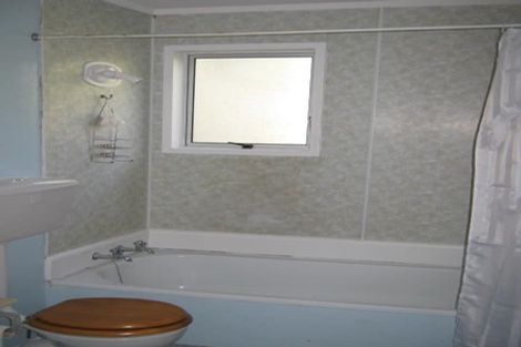 Photo of property in 34a Colchester Crescent, Newlands, Wellington, 6037