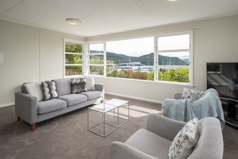 Photo of property in 34 Waikawa Road, Picton, 7220