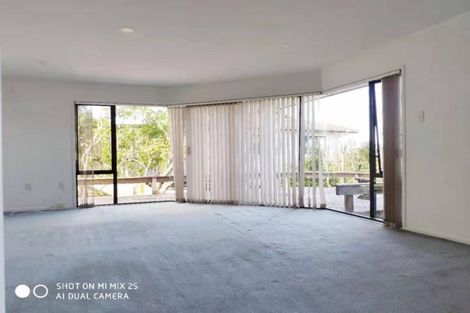 Photo of property in 10 Forsythe Place, Massey, Auckland, 0614