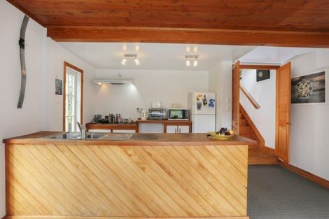 Photo of property in 64 Mountain Road, Henderson Valley, Auckland, 0612