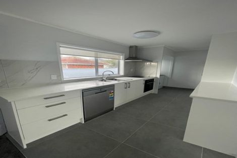 Photo of property in 1/40 Vodanovich Road, Te Atatu South, Auckland, 0610