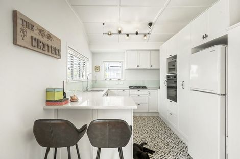 Photo of property in 1/24 Toroa Street, Torbay, Auckland, 0630