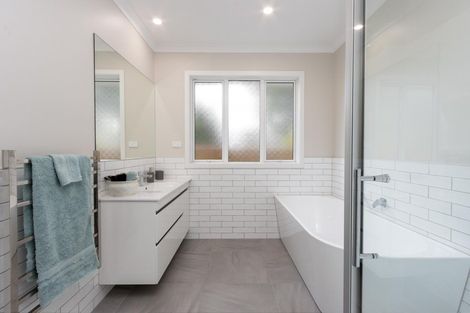 Photo of property in 16 West Place, Greenmeadows, Napier, 4112