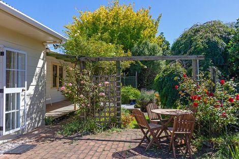 Photo of property in 190 Regent Street, Martinborough, 5711