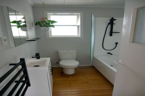 Photo of property in 12 Duncan Avenue, Te Atatu South, Auckland, 0610