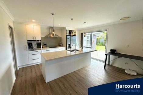 Photo of property in 6 Walnut Road, Riverhead, 0820