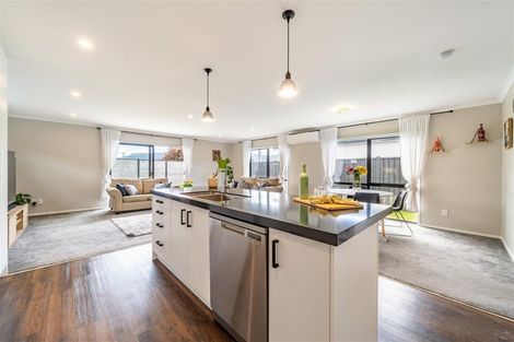 Photo of property in 36 Te Kaeaea Crescent, Wallaceville, Upper Hutt, 5018