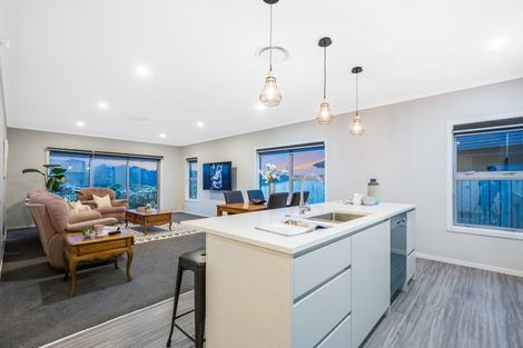 Photo of property in 21 Rotorua Grove, Aotea, Porirua, 5024