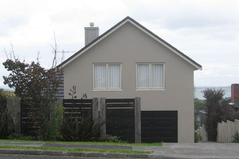 Photo of property in 1/90 Ocean View Road, Northcote, Auckland, 0627