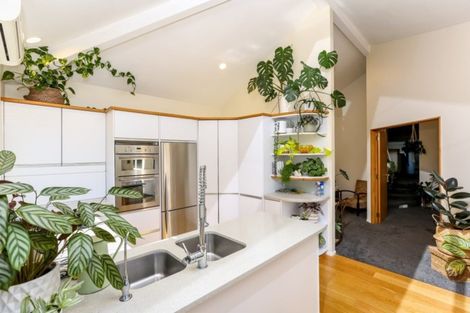 Photo of property in 7 Sequoia Grove, Merrilands, New Plymouth, 4312