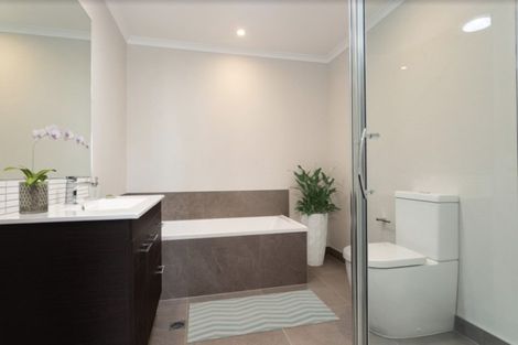 Photo of property in 21 Wai Place, One Tree Point, 0118