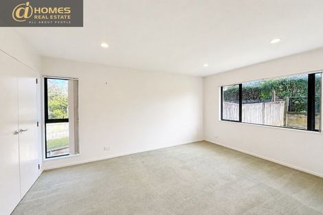 Photo of property in 5 Queen Natalie Place, Massey, Auckland, 0614