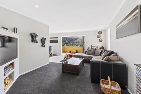 Photo of property in 6 Mayfair Place, Tawa, Wellington, 5028