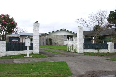Photo of property in 19 Motuoapa Place, Kelvin Grove, Palmerston North, 4414