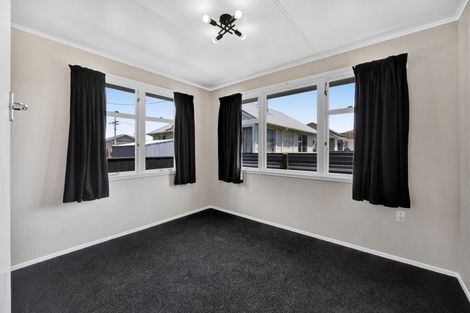 Photo of property in 1a Robbins Crescent, Hawera, 4610