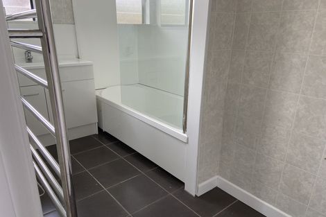 Photo of property in 12 Kokiri Street, Te Atatu South, Auckland, 0610