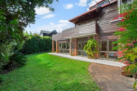 Photo of property in 2/60 Aberdeen Road, Campbells Bay, Auckland, 0620