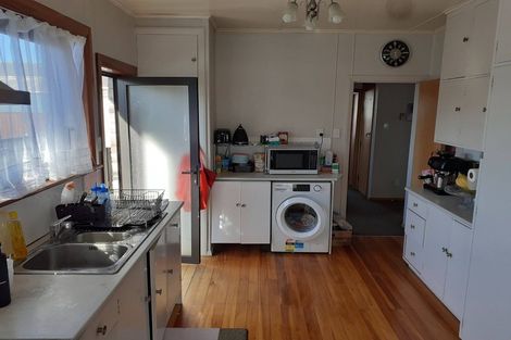 Photo of property in 136 Apu Crescent, Lyall Bay, Wellington, 6022