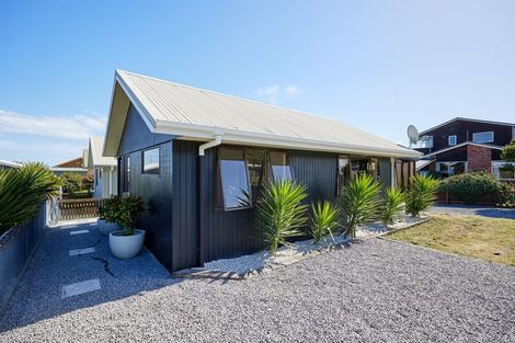 Photo of property in 37a Kotare Place, South Bay, Kaikoura, 7300