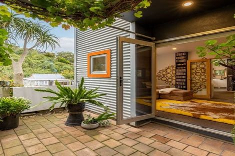 Photo of property in 25 Hawkhurst Road, Lyttelton, 8082