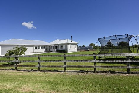 Photo of property in 13 Trotting Course Drive, Kumeu, 0891