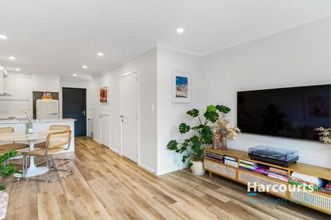 Photo of property in 5 Wharara Lane, Massey, Auckland, 0614