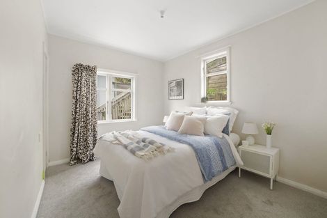 Photo of property in 15 Aplin Terrace, Ngaio, Wellington, 6035