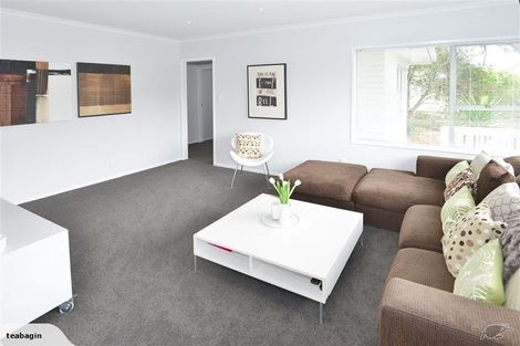 Photo of property in 28 Totaravale Drive, Totara Vale, Auckland, 0629