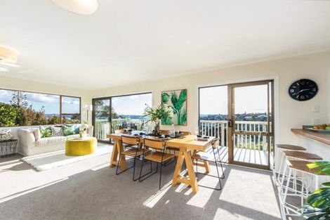 Photo of property in 53 Island Bay Road, Beach Haven, Auckland, 0626