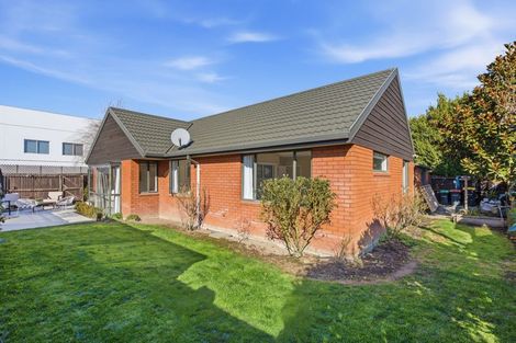 Photo of property in 3/118a Sawyers Arms Road, Northcote, Christchurch, 8052