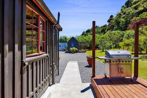 Photo of property in 145 Te Mahoe Road, Mokau, 4376