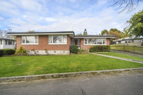 Photo of property in 6 Churchill Avenue, Hokowhitu, Palmerston North, 4410