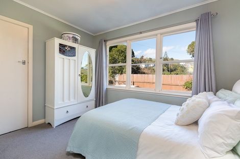 Photo of property in 10 Allen Terrace, Tawa, Wellington, 5028