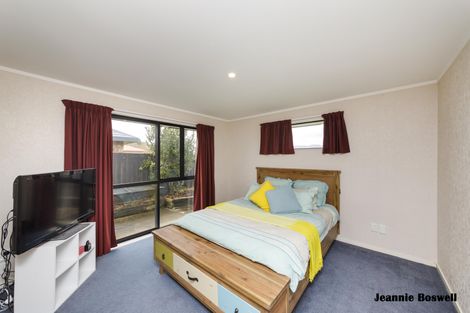 Photo of property in 20 Aspen Way, Kelvin Grove, Palmerston North, 4414