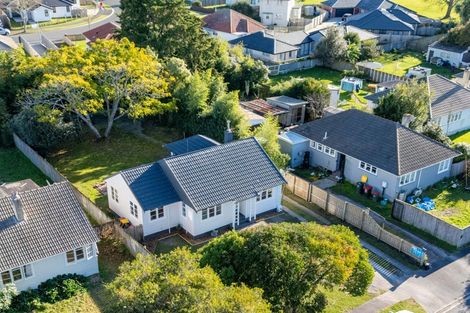 Photo of property in 15 Paul Crescent, Fairfield, Hamilton, 3214