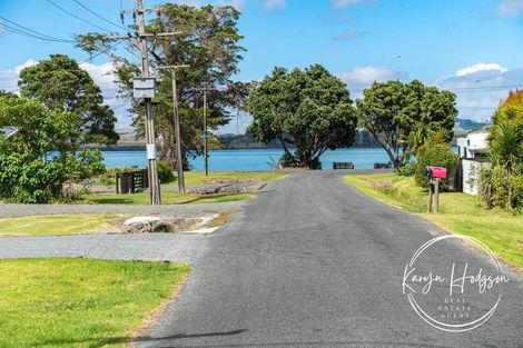 Photo of property in 10 Regent Street, Whakapirau, Maungaturoto, 0583