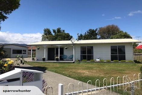 Photo of property in 6 Aratika Crescent, Otaki, 5512