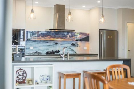 Photo of property in 12 Canary Way, Whitby, Porirua, 5024