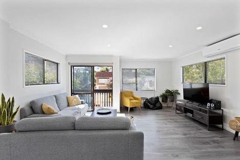 Photo of property in 20 Sandiacre Way, Browns Bay, Auckland, 0630