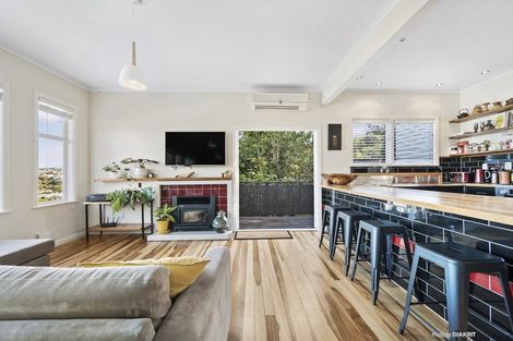 Photo of property in 123 Tauhinu Road, Miramar, Wellington, 6022