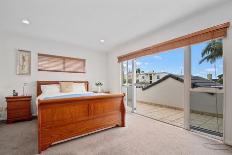 Photo of property in 11 Kahala Place, West Harbour, Auckland, 0618