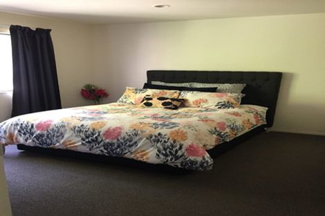 Photo of property in 135d Triangle Road, Massey, Auckland, 0614