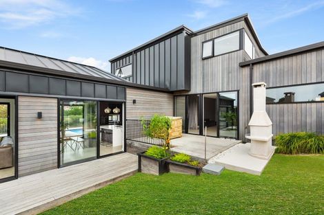 Photo of property in 9 Laguna Place, Matakatia, Whangaparaoa, 0930