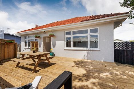 Photo of property in 996 Tremaine Avenue, Roslyn, Palmerston North, 4414