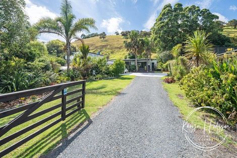 Photo of property in 10 Regent Street, Whakapirau, Maungaturoto, 0583