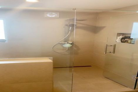 Photo of property in 10a Glenfield Road, Birkenhead, Auckland, 0626