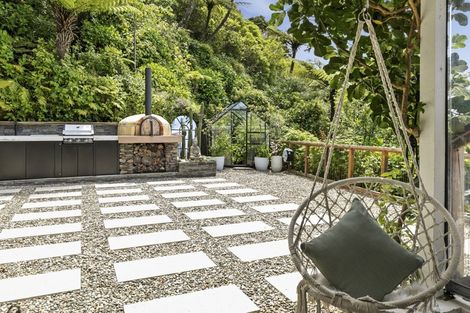 Photo of property in 85 Maungaraki Road, Korokoro, Lower Hutt, 5012