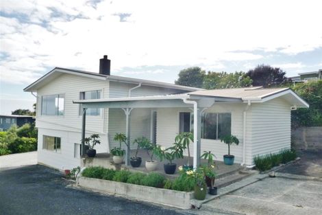 Photo of property in 16 Seaview Road, Cable Bay, 0420